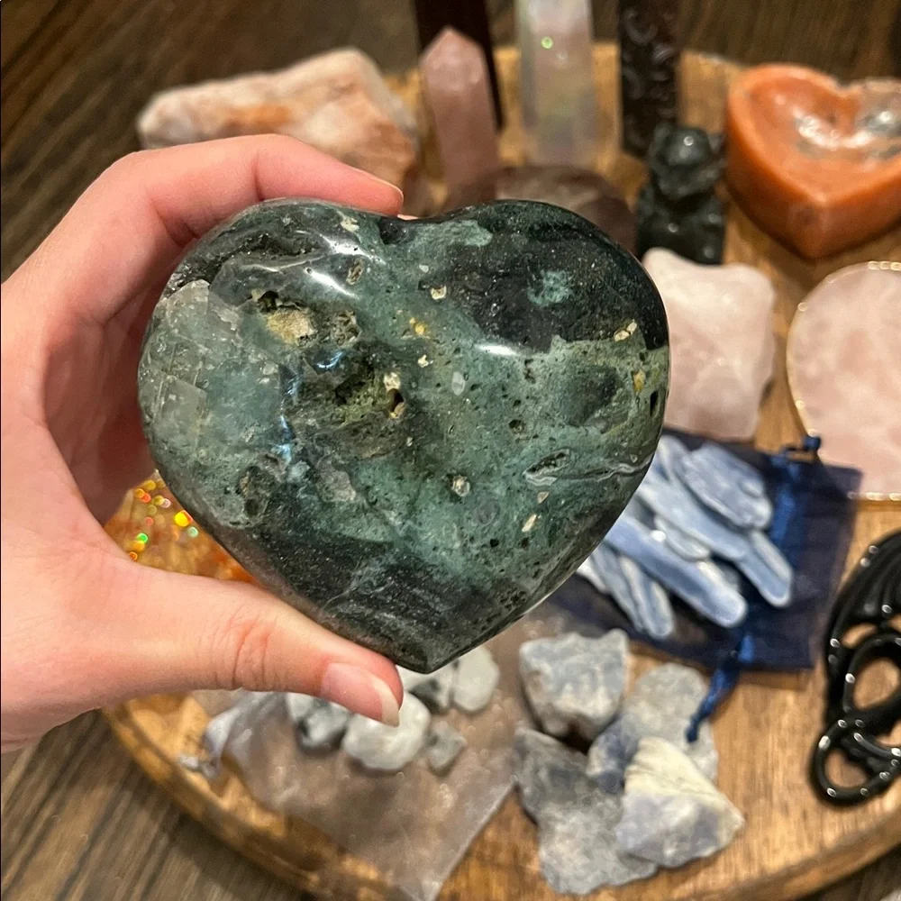 2/$20 Crystal Carvings, Hearts, and Towers Oh My! - Picture 11 of 16